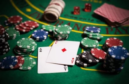 Người dùng chơi game slot online xo66 trên điện thoại di động Android